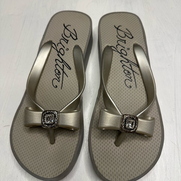 Brighton Silver Wedge Flip Flops w/ Crystal Bow – Women’s Size 7.5 (9.5” long) - Picture 2 of 8